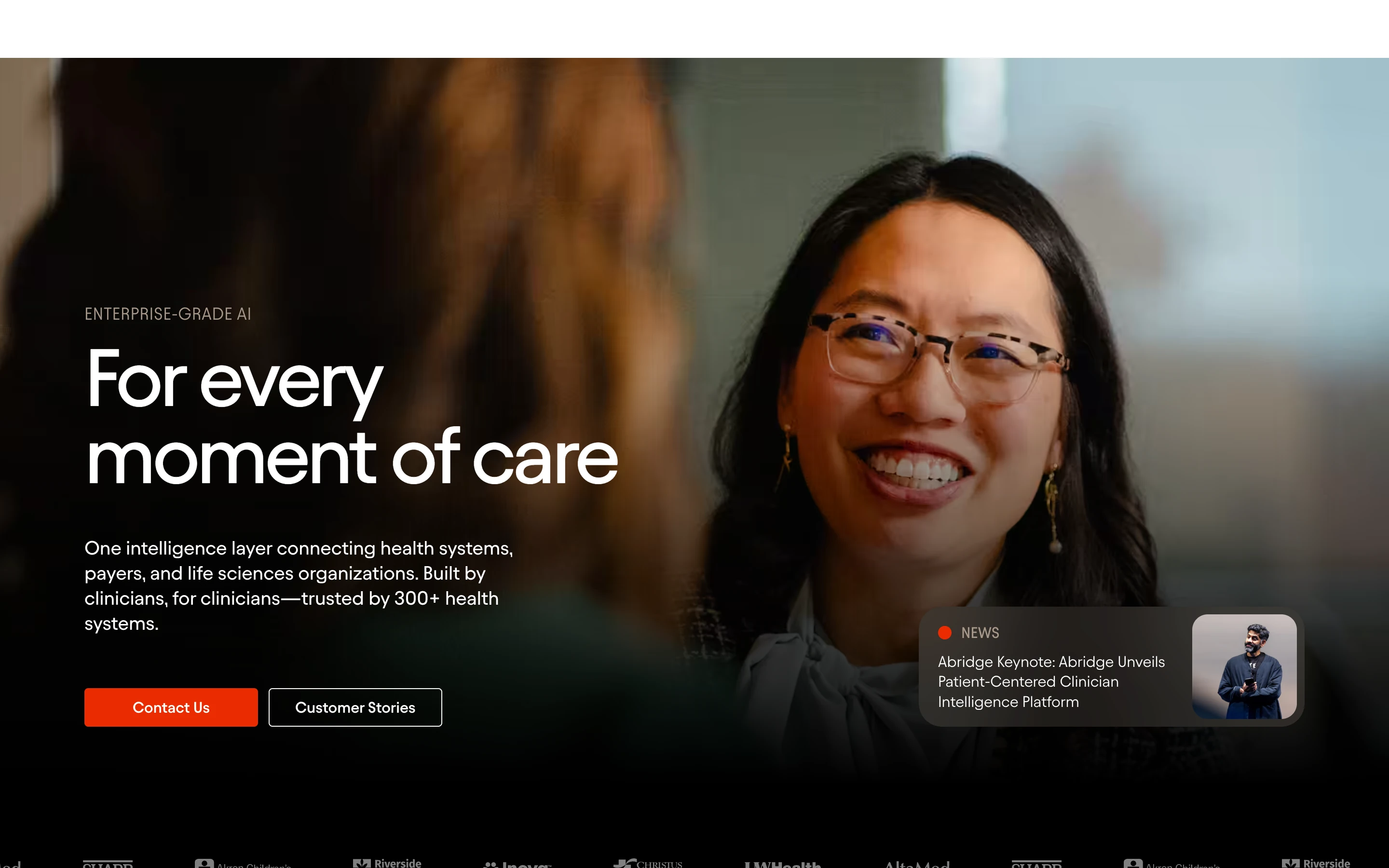 Abridge 公式サイトのヒーローセクション。「For every moment of care」と 300+ 医療システムへの導入を掲げる