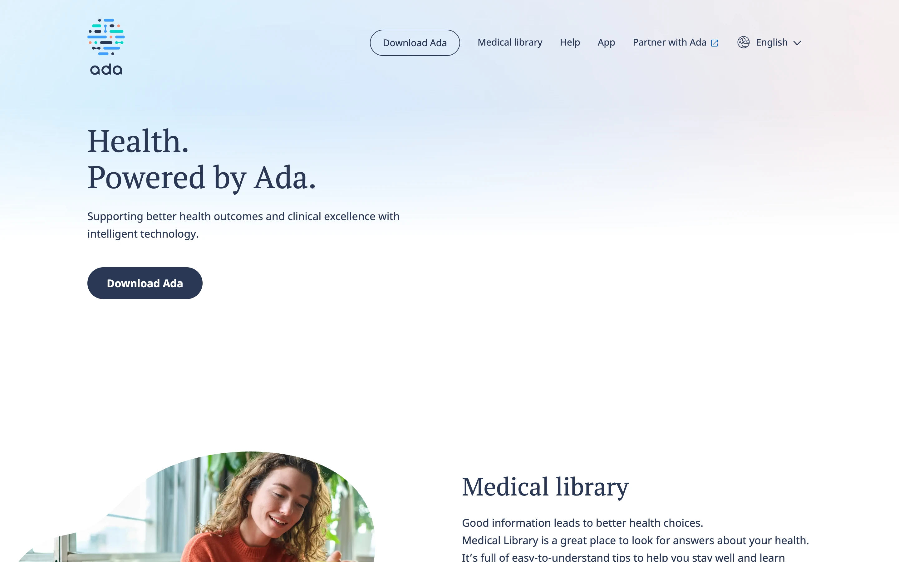 Ada 公式サイト (ada.com) のヒーローセクション。「Health. Powered by Ada.」の見出しと Download Ada ボタン