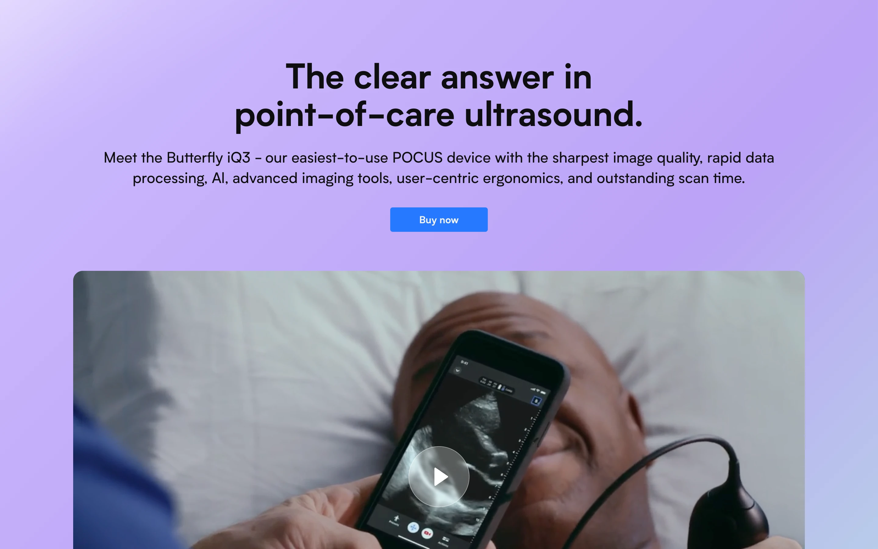 Butterfly iQ3 公式サイトのヒーロー。「The clear answer in point-of-care ultrasound.」の見出しと、患者を診察しながらスマートフォンに超音波画像を表示するハンドヘルド POCUS デバイスの写真