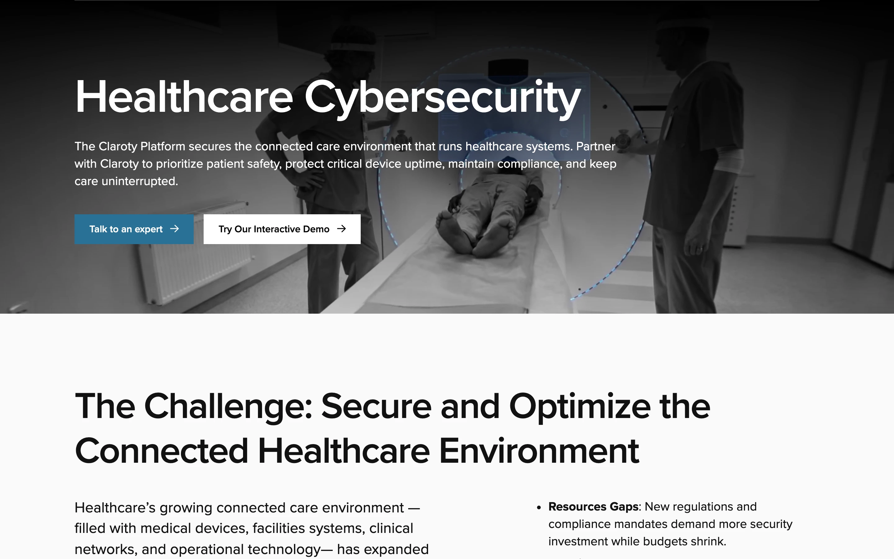 Claroty 公式の「Healthcare Cybersecurity」ページの上部。CT 検査の場面を背景に、患者の安全・機器の稼働・コンプライアンスを守ると掲げ、専門家への相談と対話型デモのボタンがある