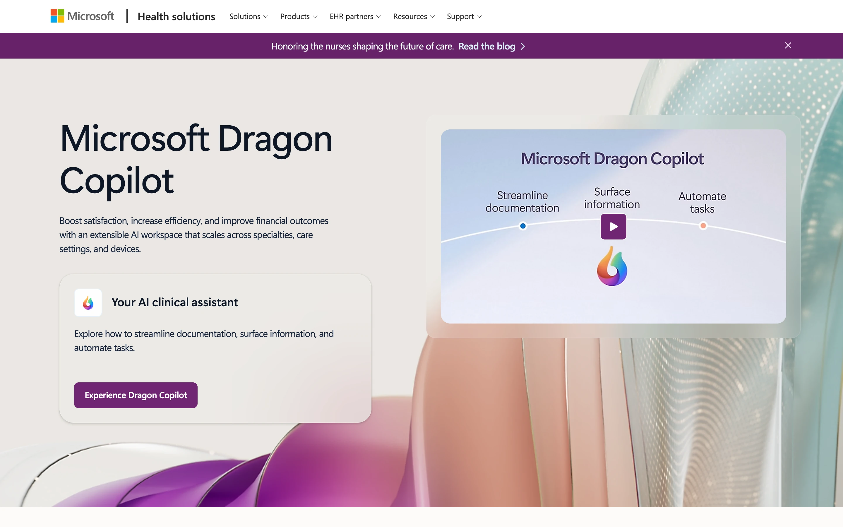 Microsoft Dragon Copilot 公式トップページのヒーローセクション。「Your AI clinical assistant」を掲げ、Streamline documentation・Surface information・Automate tasks の 3 機能を示すプロダクトカードを配置