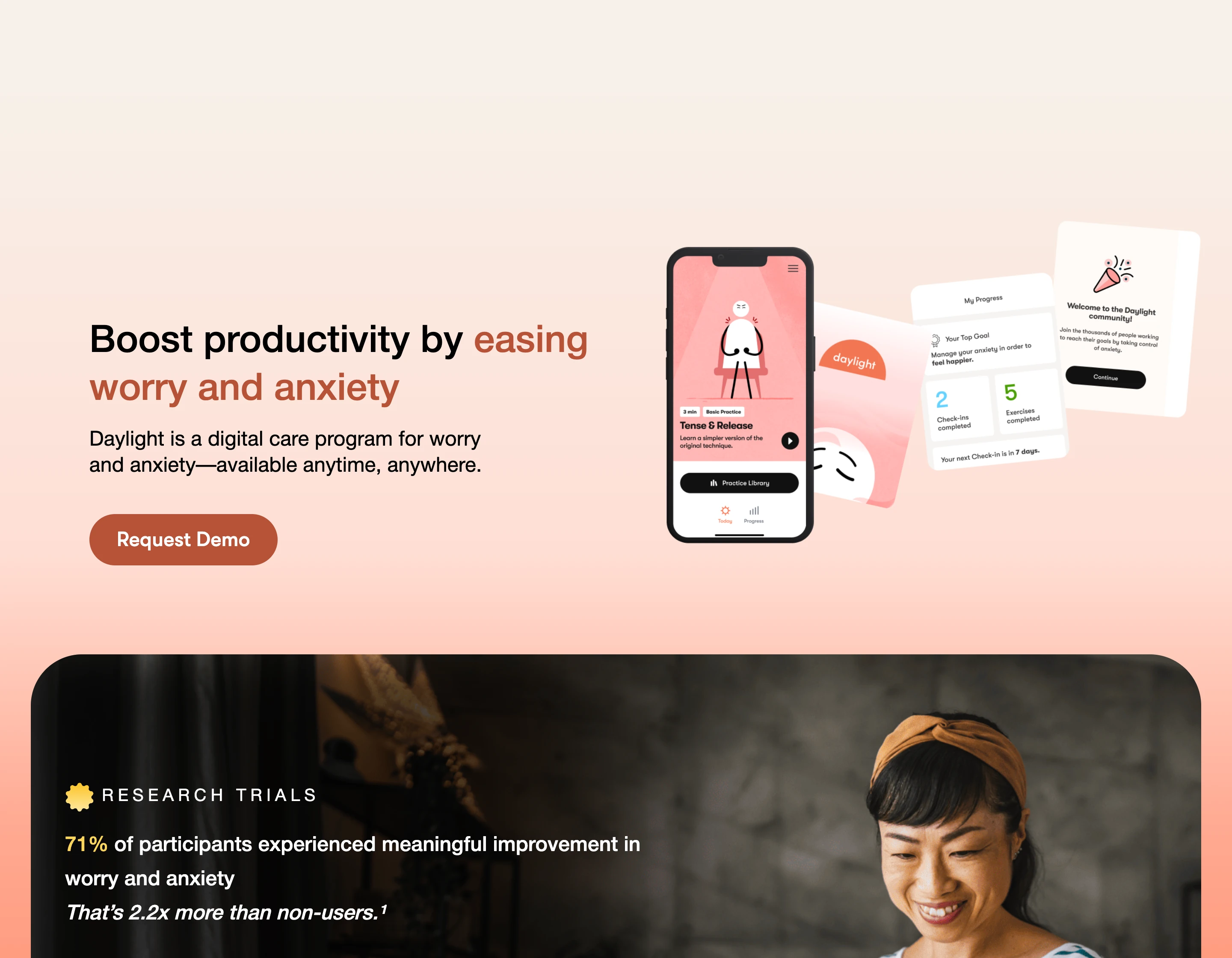Daylight 公式サイトのヒーローセクション。「Boost productivity by easing worry and anxiety」の見出しとスマートフォンアプリ画面、参加者の71%が不安改善を実感したという研究結果