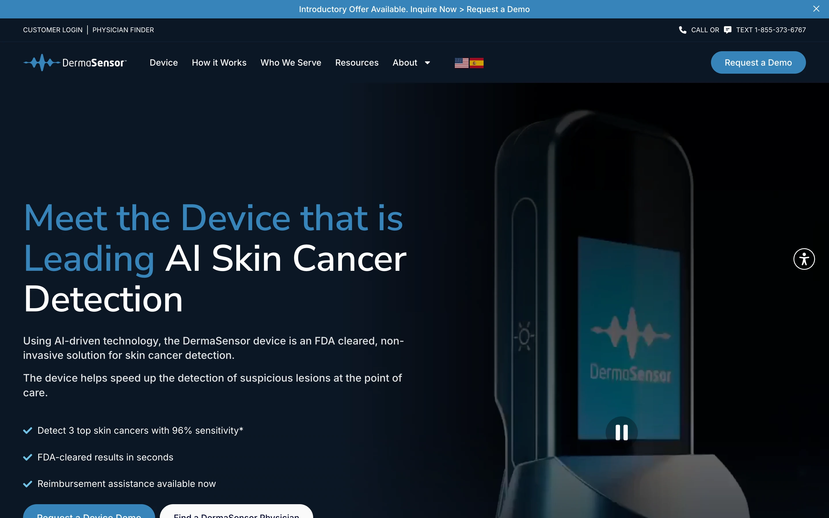 DermaSensor 公式サイトのヒーローセクション。ハンディ型デバイスの画像とともに「Meet the Device that is Leading AI Skin Cancer Detection」「FDA cleared, non-invasive」「3 top skin cancers with 96% sensitivity」を掲げる