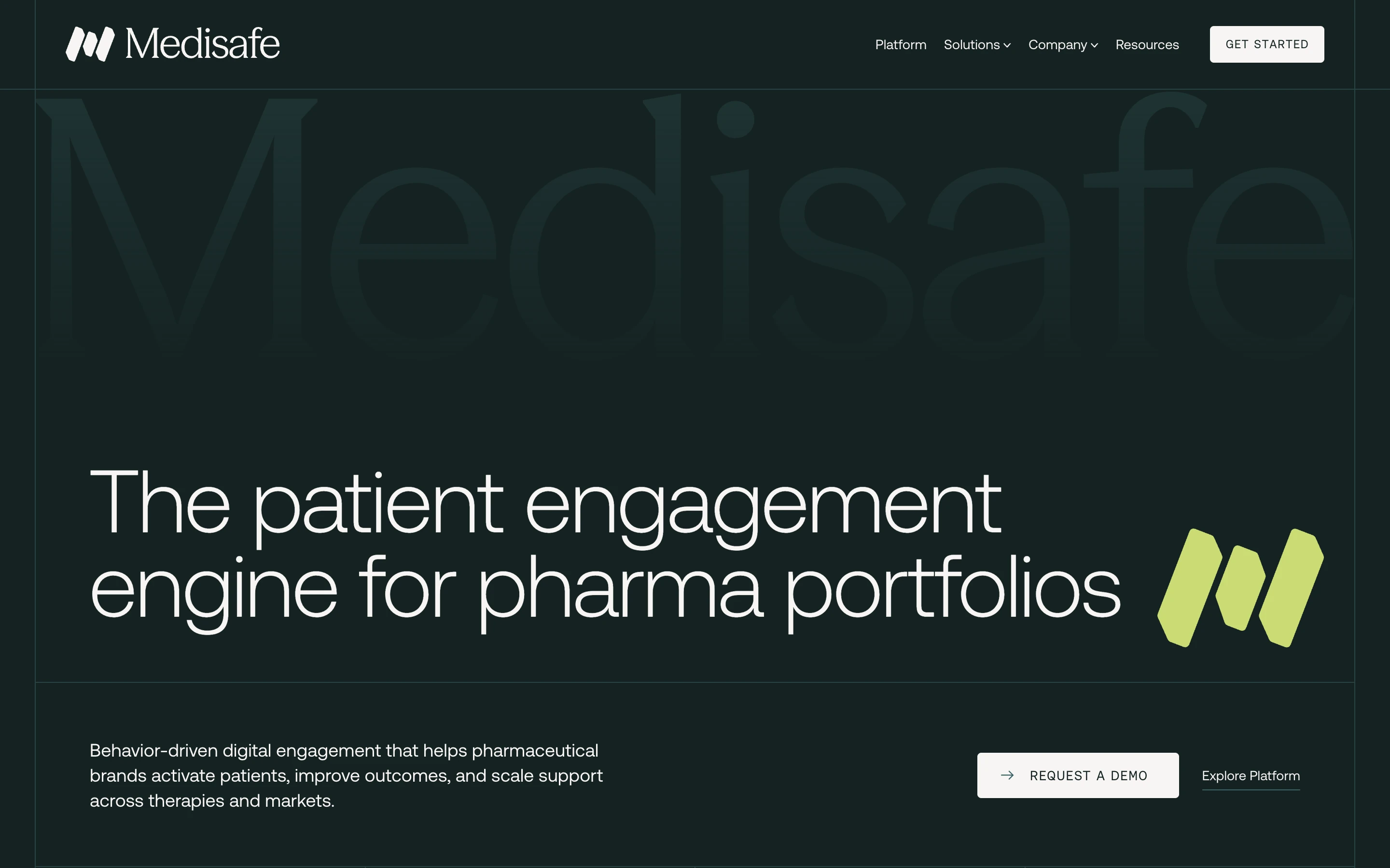 Medisafe 公式サイトのヒーローセクション。「The patient engagement engine for pharma portfolios」と掲げ、製薬ブランド向けの患者エンゲージメント基盤であることを示す