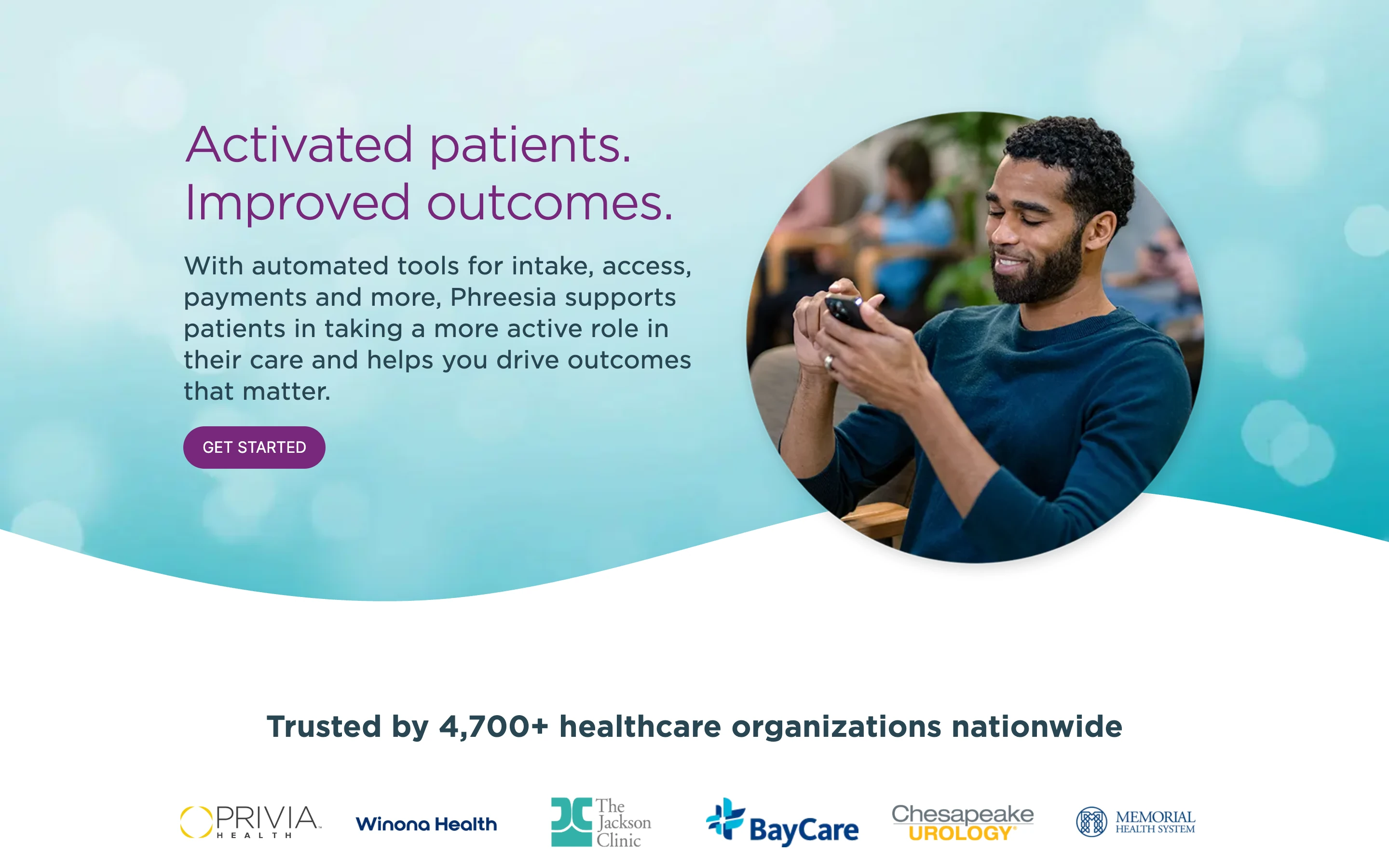 Phreesia 公式サイトのヒーローセクション。「Activated patients. Improved outcomes.」の見出しと、受付・アクセス・決済の自動化ツールで患者の主体的な関与を支えると説明する文章