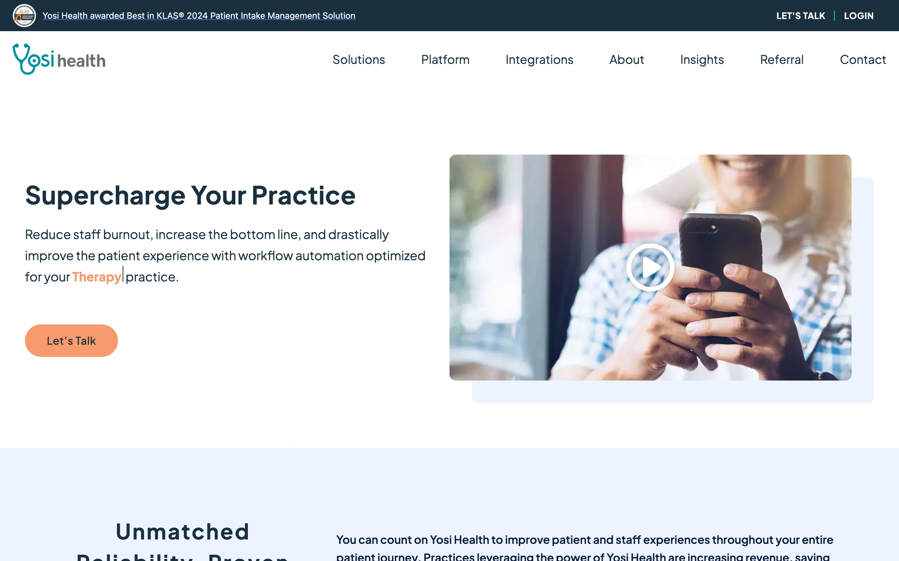 Yosi Health 公式サイトのヒーローセクション。「Supercharge Your Practice」と Best in KLAS 2024 受賞バッジ、Therapy practice 向けのワークフロー自動化を掲げる